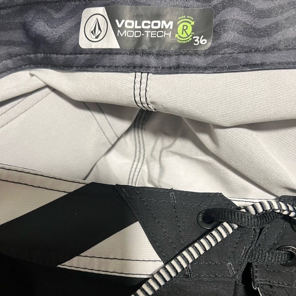 Volcom ModTech board shorts black - Picture 3 of 3